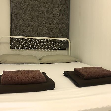 Once In Bangkok With Me Guesthouse Esterno foto