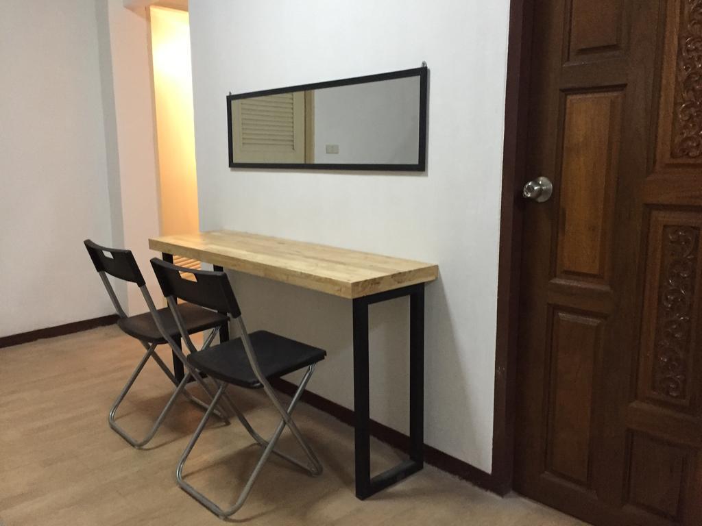 Once In Bangkok With Me Guesthouse Esterno foto