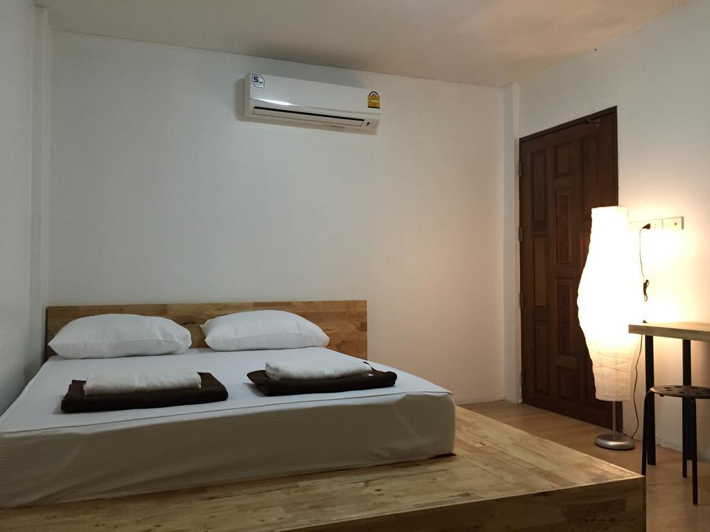 Once In Bangkok With Me Guesthouse Esterno foto