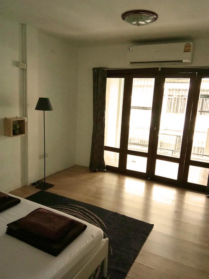 Once In Bangkok With Me Guesthouse Esterno foto