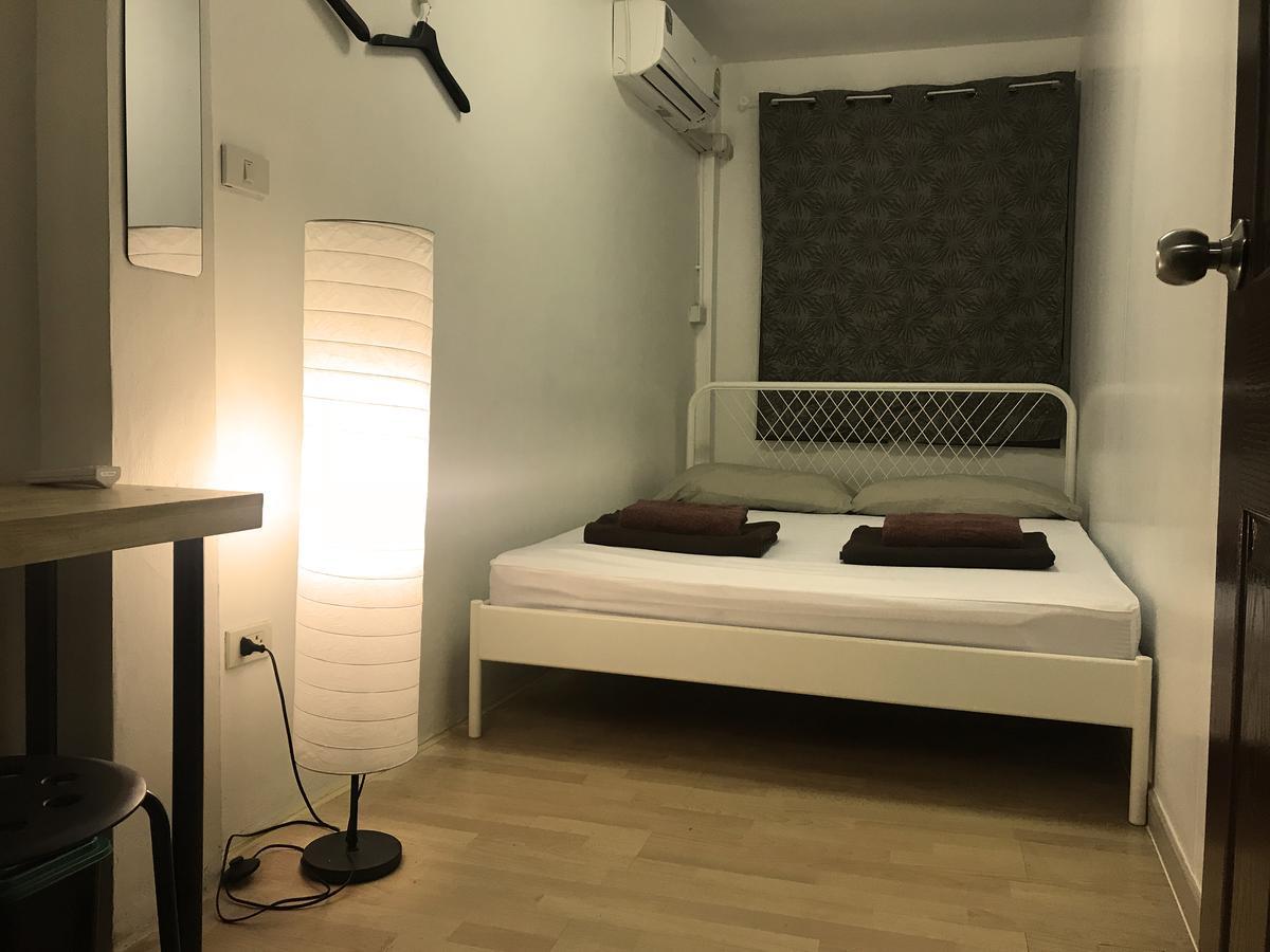 Once In Bangkok With Me Guesthouse Esterno foto